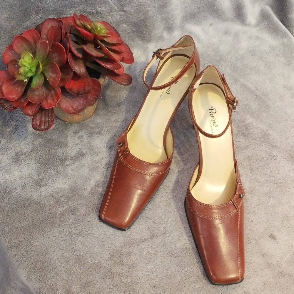 PREVIEW INTERNATIONAL Brown Ankle Strap Heels Pump